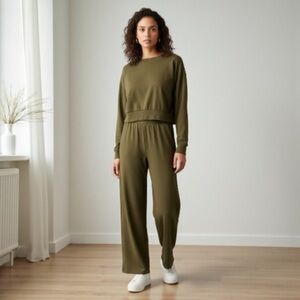 Pink Lily Olive Green Lounge Set – Flare Pants & Long Sleeve Top 🫒
